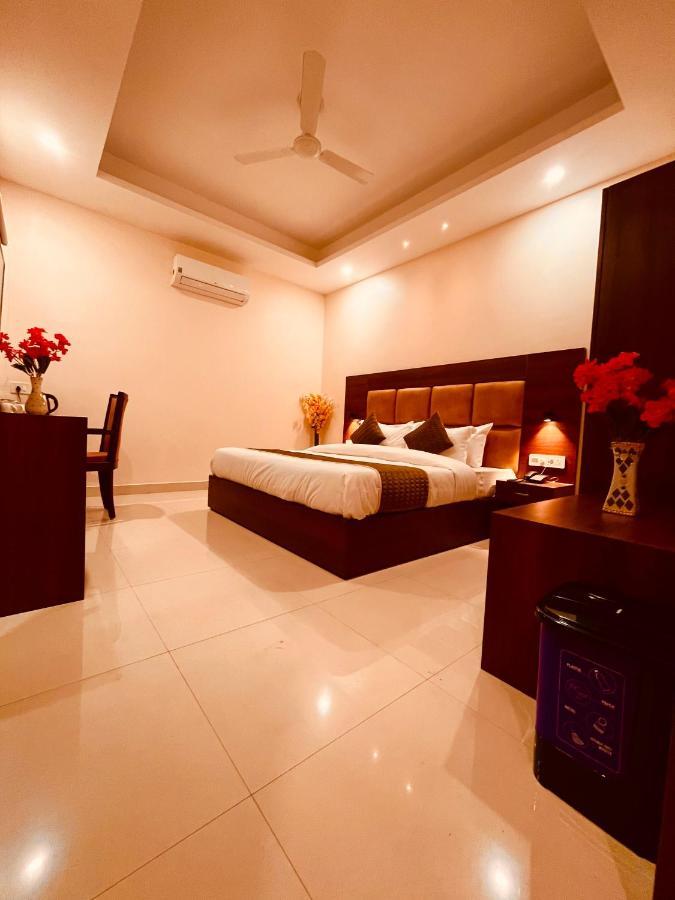 Hotel The Pacific Grand, Haridwār Buitenkant foto